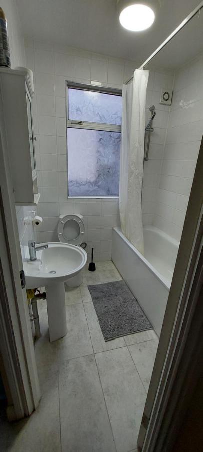 Family Friendly 3 Bedroom Flat Zone 2 - Children Stay Free! لندن المظهر الخارجي الصورة